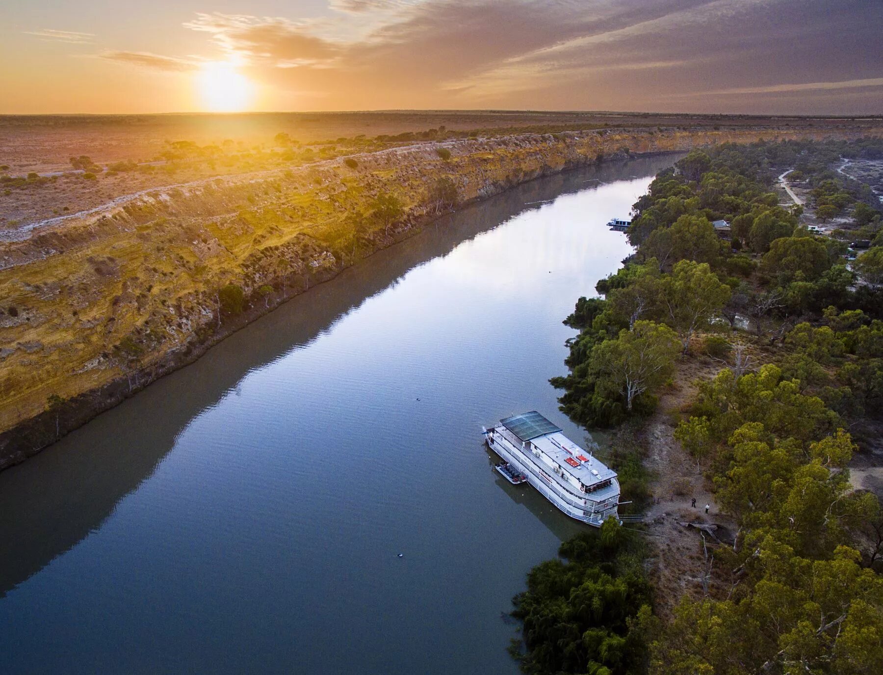 годовой речной сток. австралия самый бедный реками. австралия муррей и дарлинг. река муррей на карте австралии. жизнь в фавелах рио де жанейро.