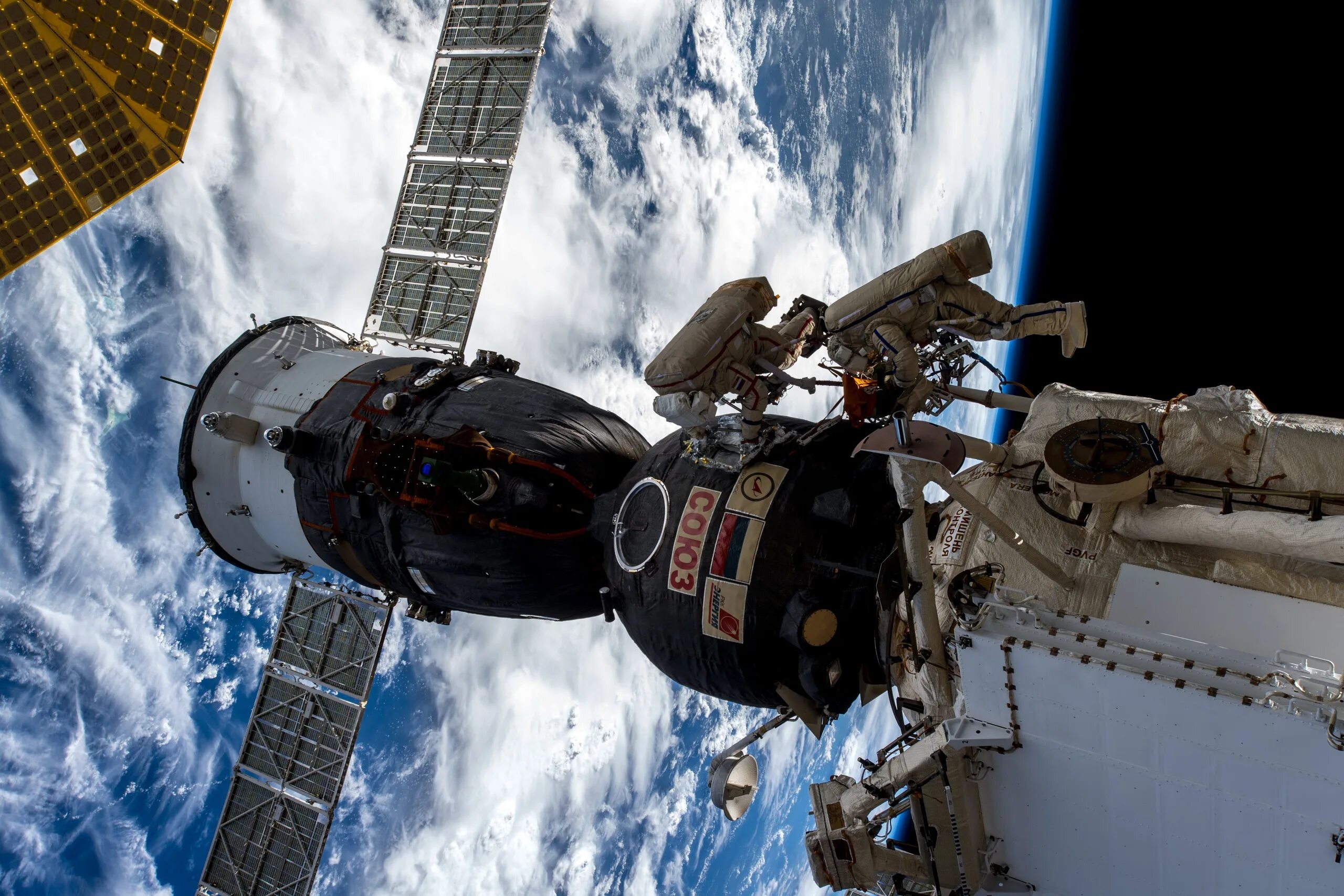 Как назывался корабль первого космонавта. Пилотируемый космический корабль Союз. Союз МС-09. МКС станция Союз. Роскосмос Союз МКС.