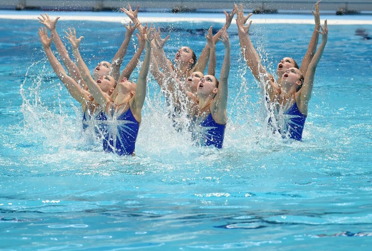 Водные виды спорта. Спорт синхронное плавание. Спортсмены синхронного плавания. Водные спортсмены. Do water sports