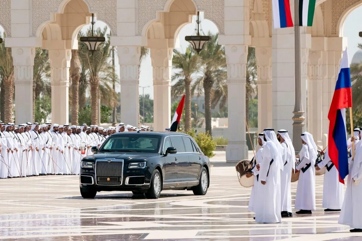 Резиденция короля Саудовской Аравии. Роллс Ройс шейха. Аурус в Абу Даби.