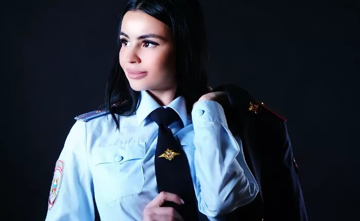 Поющий полицейский девушка. Музыкальная полиция. Поющий полицейский девушка. Фон для девушки полицейского. Полиция девушки.