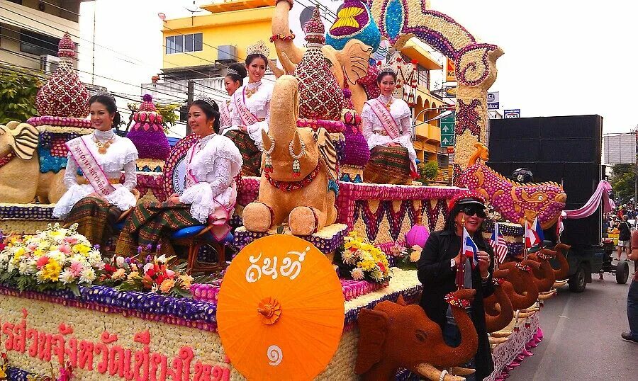 Праздник в тайланде в феврале. Фестиваль цветов в Таиланде. Фестиваль цветов в Чиангмае. Праздник цветов в Таиланде 2023г. Чиангмай Тайланд фестиваль цветов 2023года.
