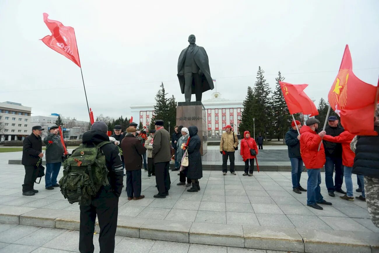 Митинг в барнауле. Митинг в день рождения Ленина. 22 Апреля день рождения Ленина. Коммунизм в Барнауле митинг.