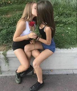 Полизала лучшей подруге