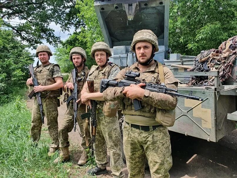 Шеврон зсу. Зсу украины. Украинские войска отступают. Флаг зсу. Флаг зсу.
