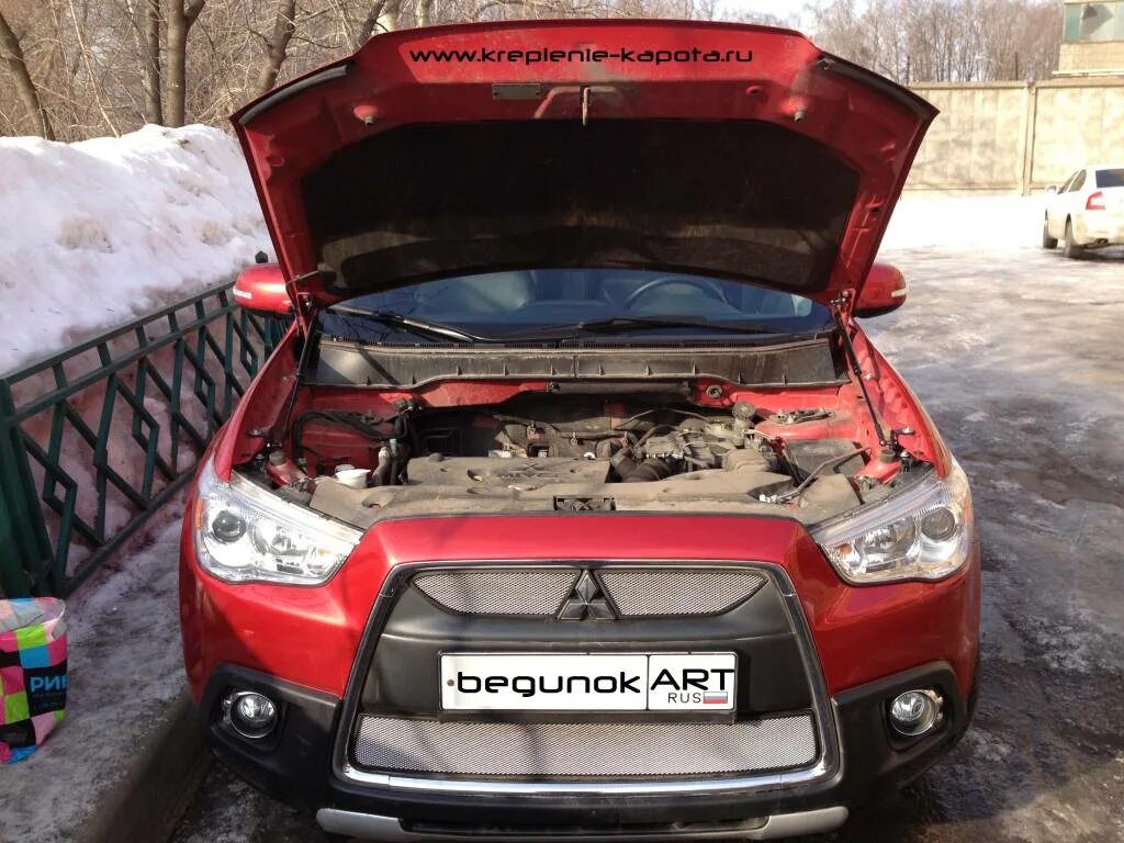 ASX Mitsubishi 2010 под капотом. Mitsubishi ASX под капотом. Пневмоупоры капота Митсубиси АСХ. ASX 2013 С открытым капотом.