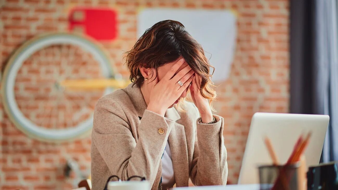 Камень на дороге. Памятка как справиться с агрессией. Как справиться со своими проблемами. Стресс. Угнетенные женщины.