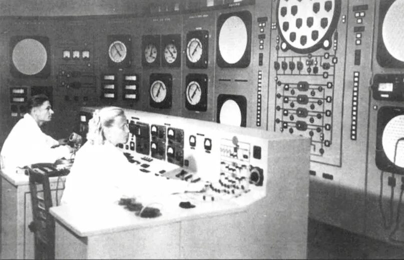 Оператор атомной электростанции. Тэс-3 транспортабельная атомная электростанция. обнинская аэс пульт управления. первая атомная электростанция. операторская аэс.