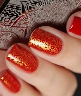 Красное с серебром или золотом