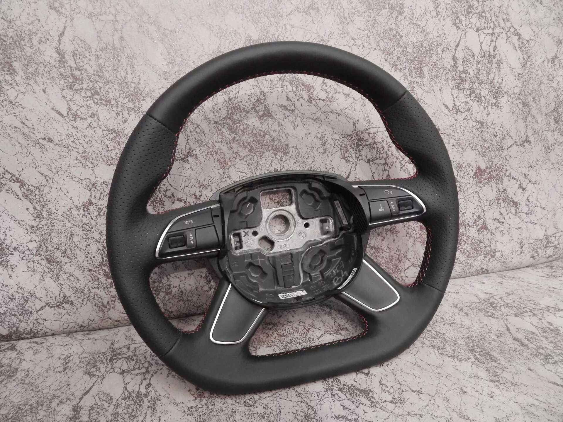Руль jeep. На руле екатеринбург. Руль на втором сидении. Анатомический руль toyota highlander 2011. Перетяжка руля визитка.