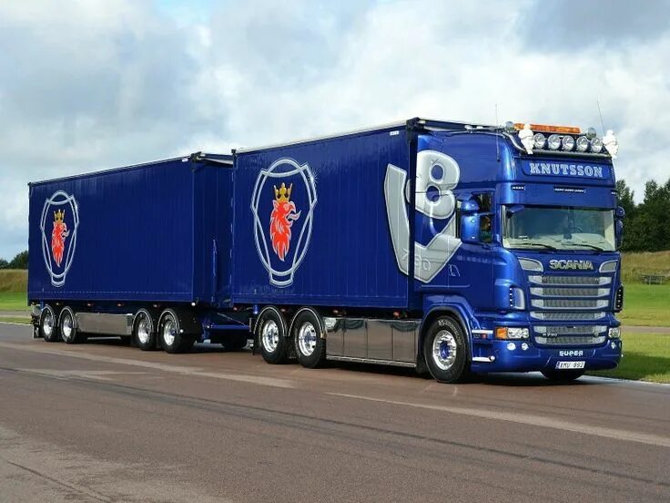 Скания без прицепа. Scania r730. фургон скания 8х2. scania r730 6x4. скания 730 автопоезд.