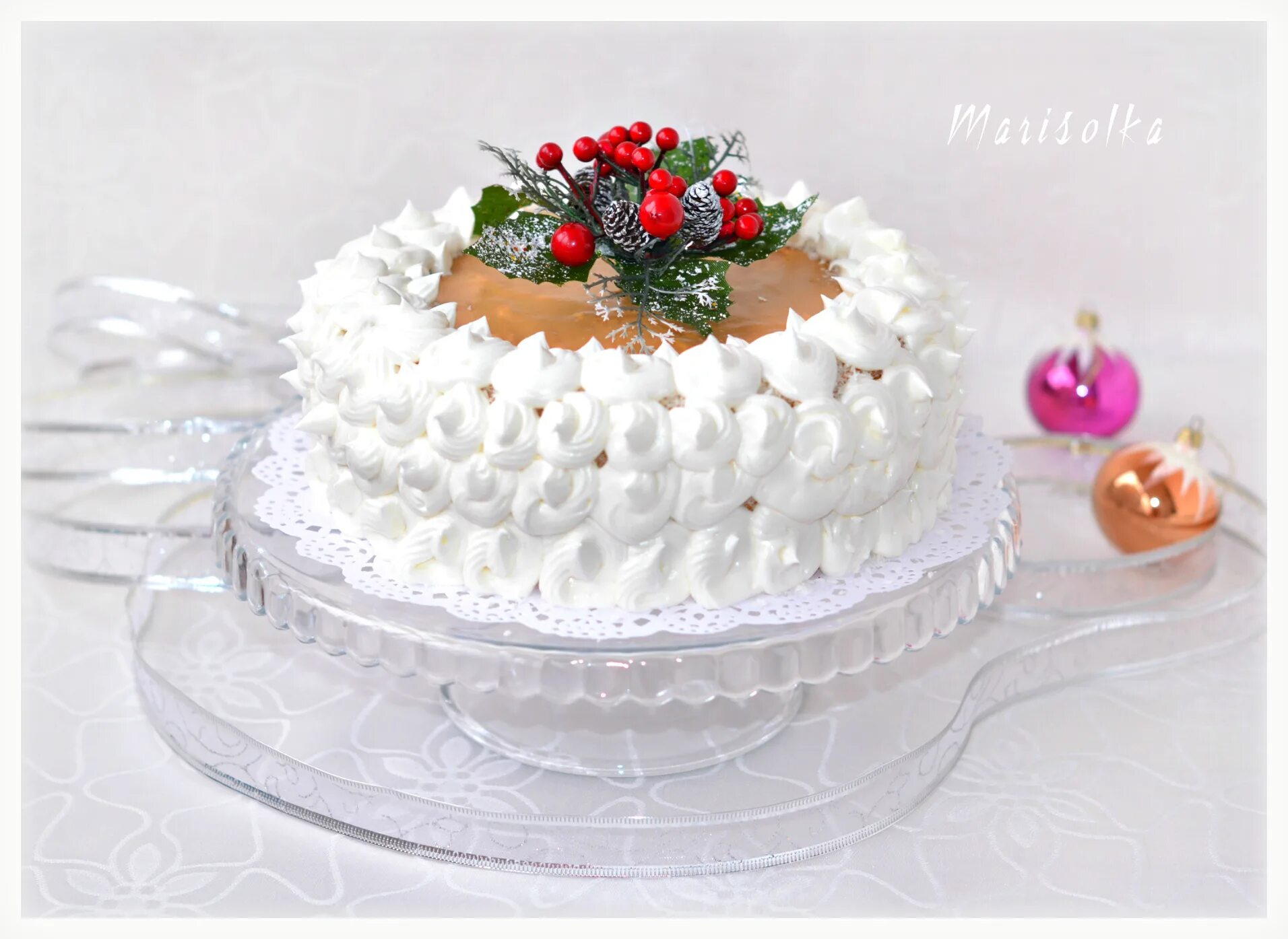 домашние торты со взбитыми сливками. торт фруктовый бисквитный. украшения из взбитых сливок. домашний торт со сливками. украшение торта взбитыми сливками.