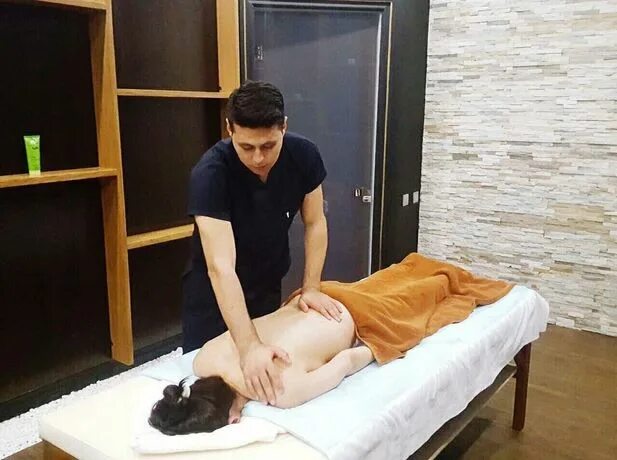 Мужской боди массаж для мужчин. Алматы массаж для мужчин. Массаж южно-сахалинск. Массаж для мужчин в алматы. Спортивный массаж мальчику.