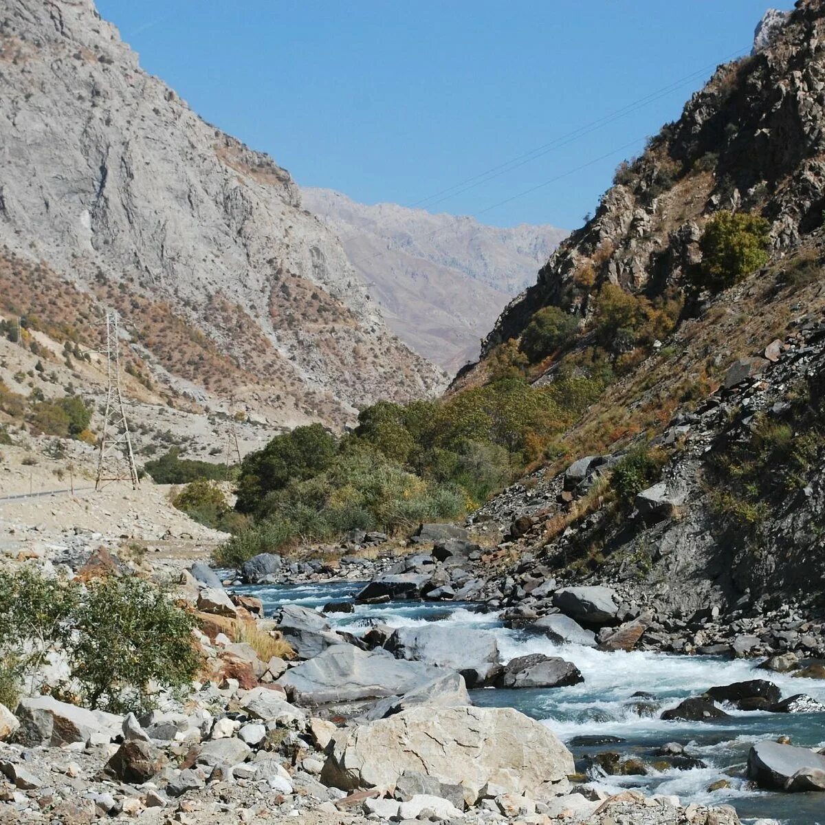 Насчет таджикистана. Варзоб (река). Река Варзоб Душанбе. Река Варзоб в Таджикистане. Варзобское ущелье Душанбе.