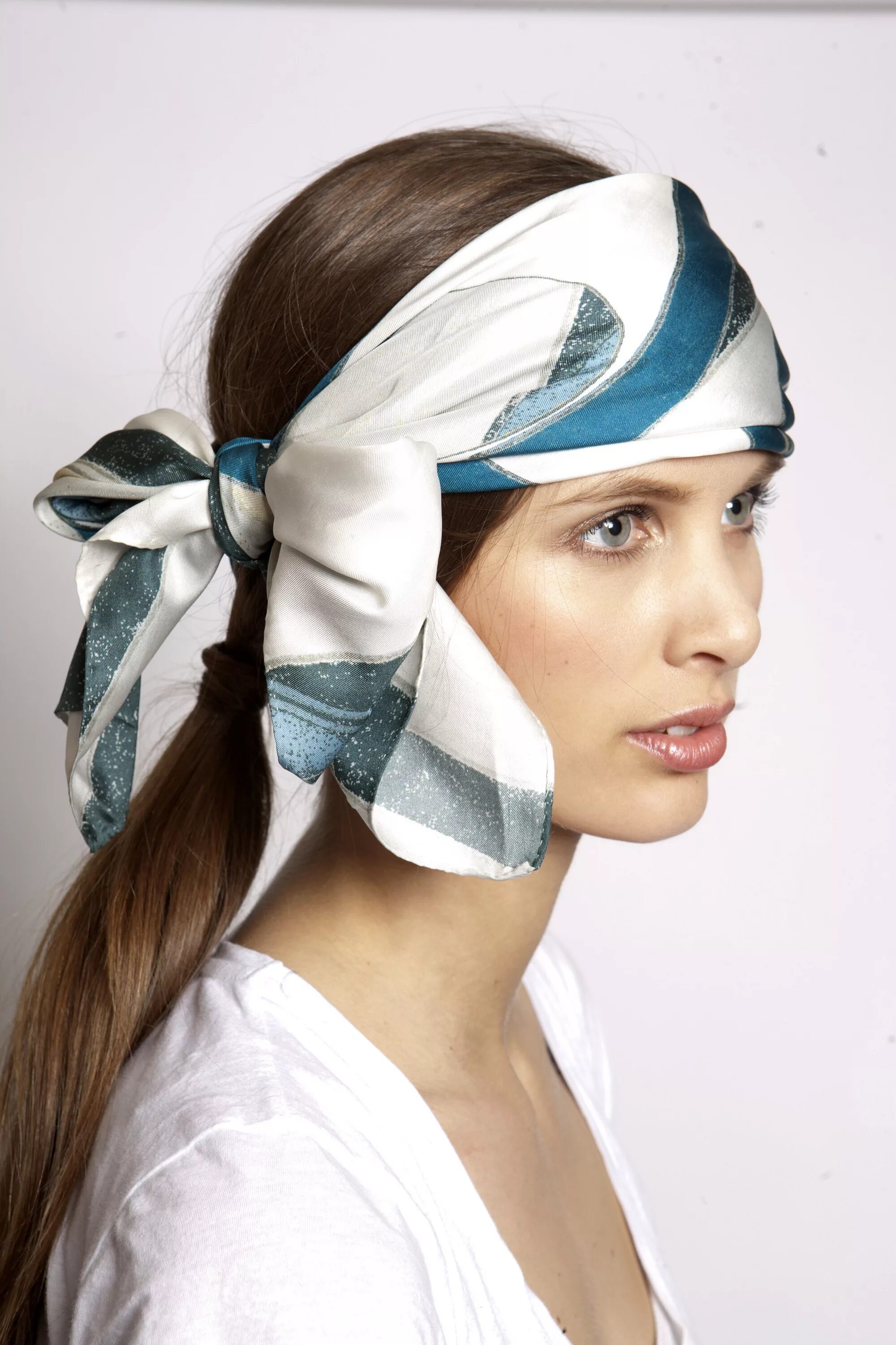 Озон повязка на голову. Бандана 2020 тренд. Повязка на голову. Модные платки на голову. Модные повязки на голову.