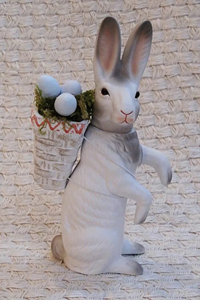 Пасхальный кролик ватная игрушка. Игрушка из ваты зайка. Ватный заяц. Ватная елочная игрушка кролик. Заяц из ваты.