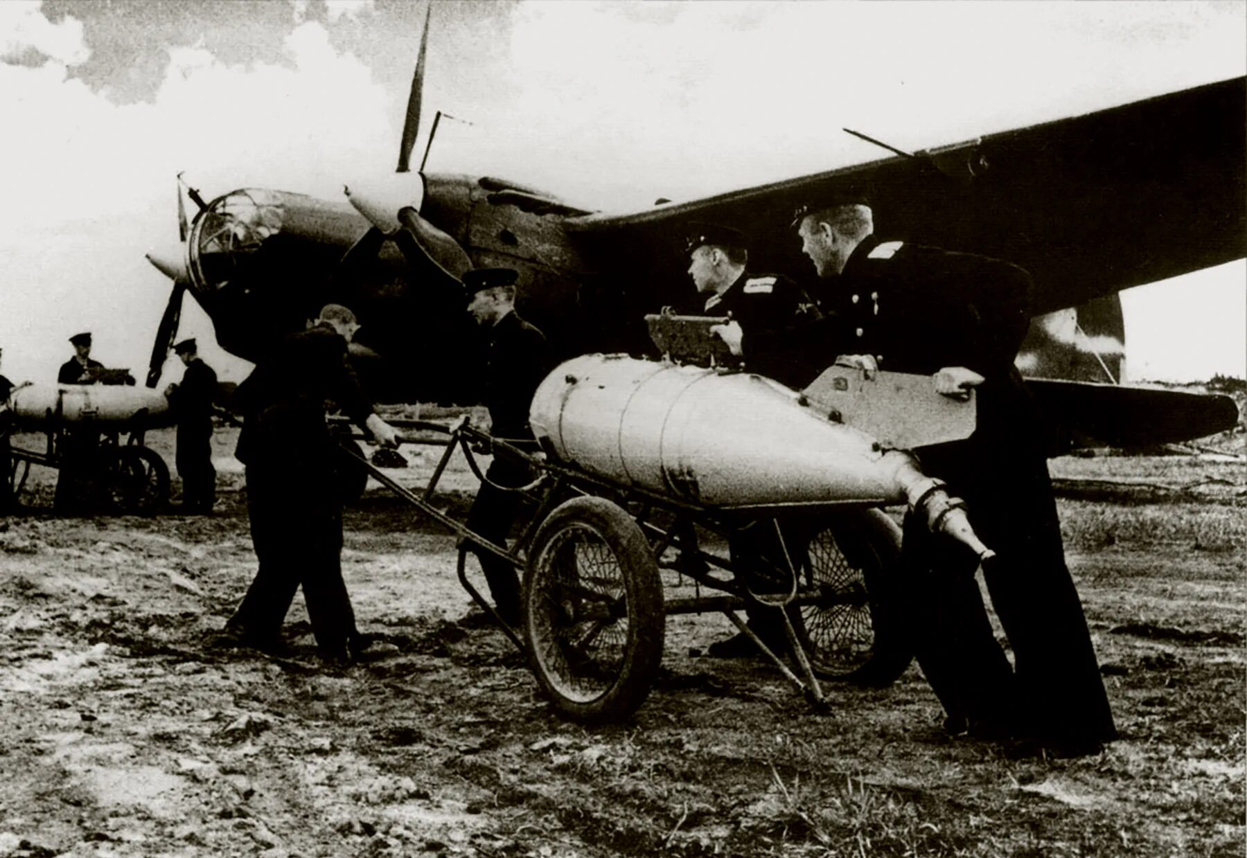 Советский самолет 1945. Сб-2 бомбардировщик. Сб самолет бомбардировщик. Бомбардировщик Великой Отечественной войны 1941-1945. Самолет ВОВ 1941-1945 сб.