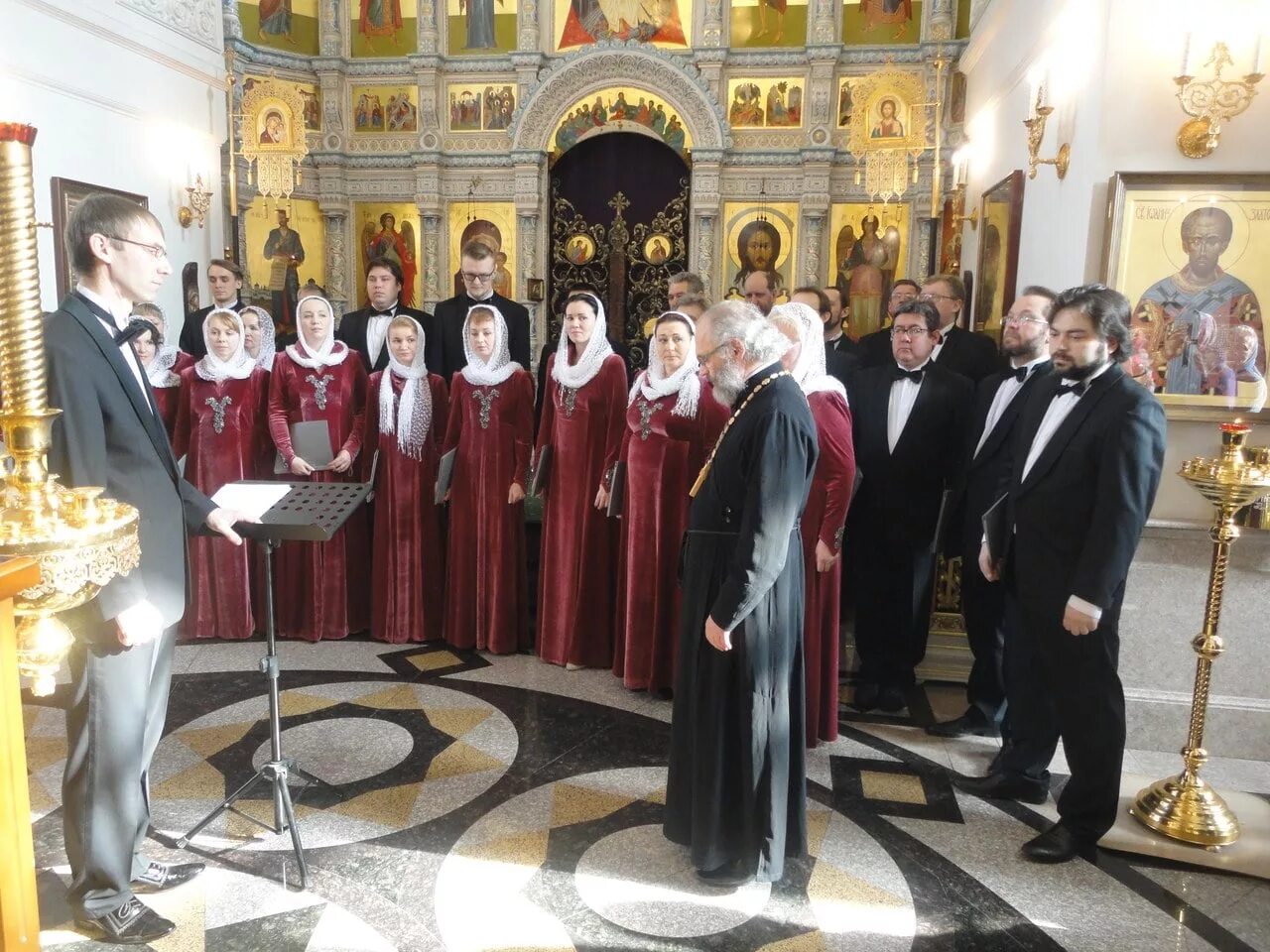 Песнопение в церкви. Хоровое пение в храме. Церковное пение русской православной церкви. Богослужебные песнопения. Православные песнопения хор