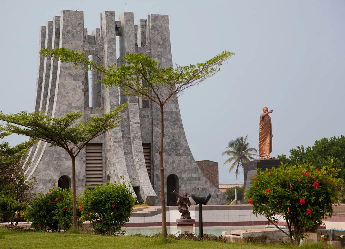 Колчанное дерево. Протея артишоковая. Ботанический сад кирстенбош кейптаун растения. Африканский бриз цветок. Аккра мавзолей кваме нкрума гана.