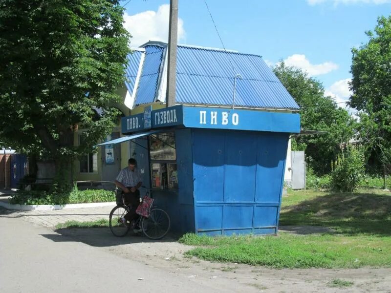 Пивной ларек. Зеленый ларек юрьев польский. советский пивной ларек. деревенский ларек.