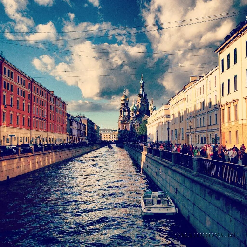 Стоит переезжать в санкт петербург. Санкт-Петербург. Питер картинки. Питер Эстетика. Фотосессия в Питере летом.