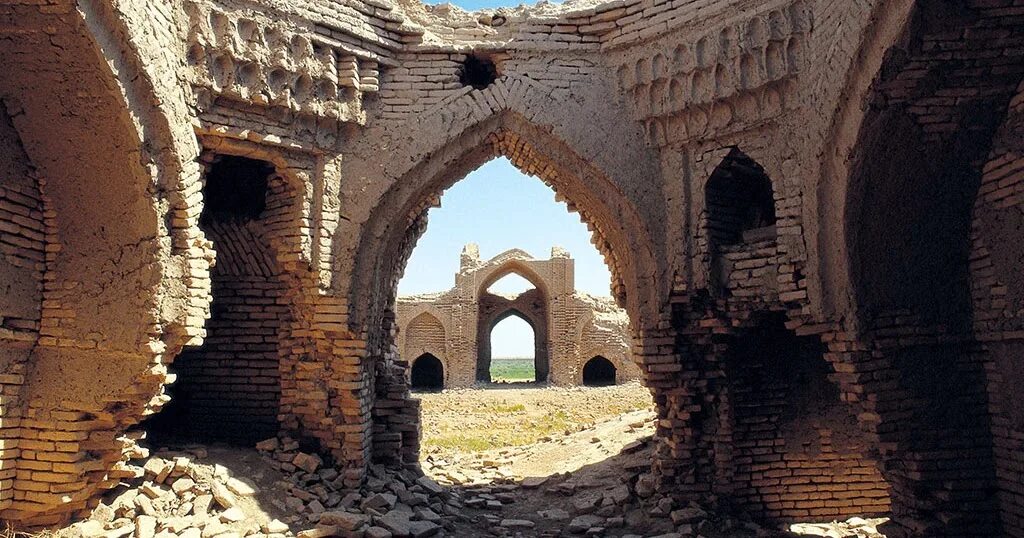 Что такое караван сарай в исламе. Караван-сарай Даяхатын. Караван сарай Даяхатын в Туркменистане. Город Мерв в Туркмении. Караван сарай в древности.