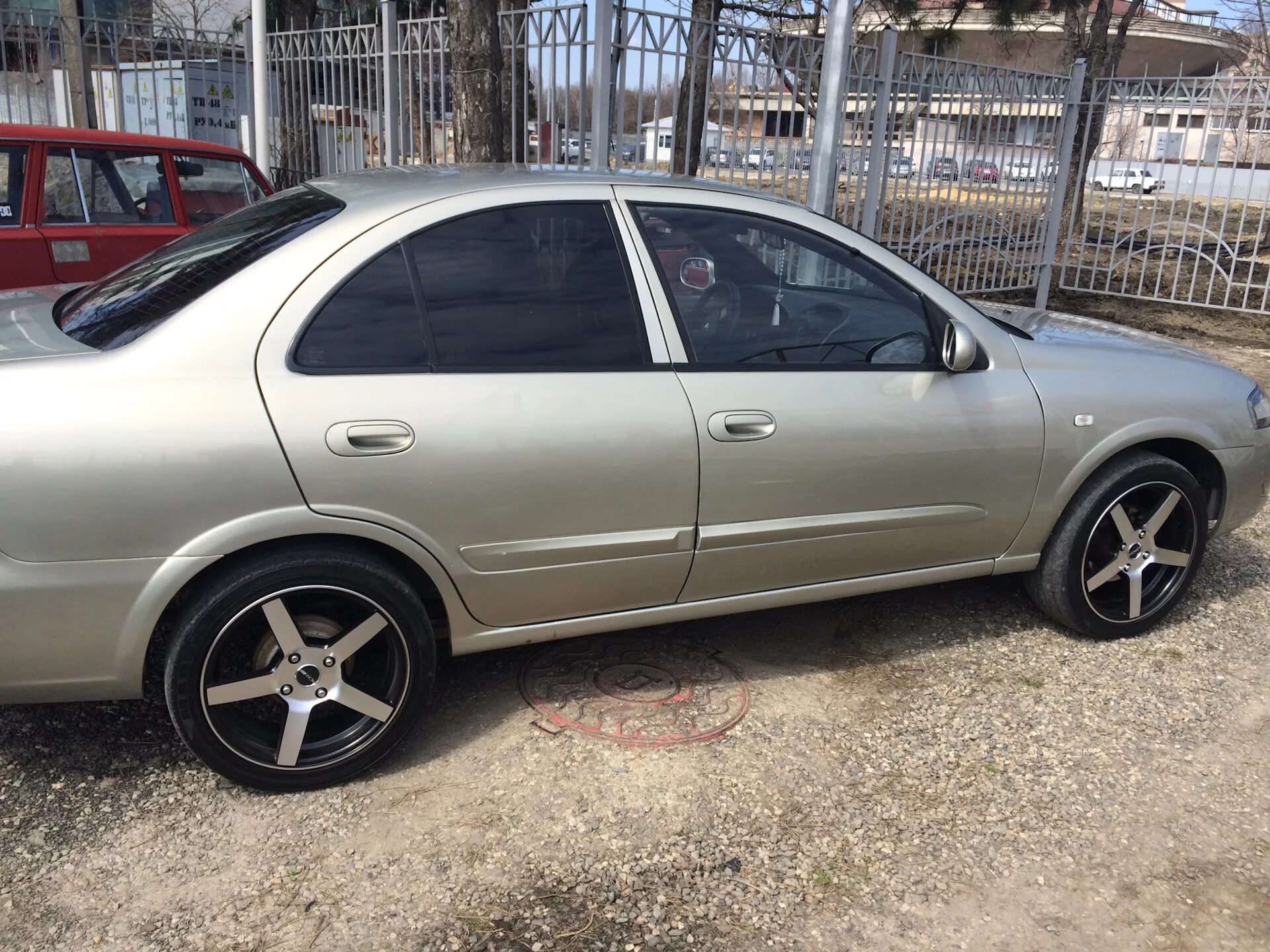 Альмера классик какие колеса. Nissan Almera Classic диски r16. Nissan Almera Classic диски r15. Nissan Almera Classic на 17 дисках. Диски на Ниссан Альмера Классик r16.