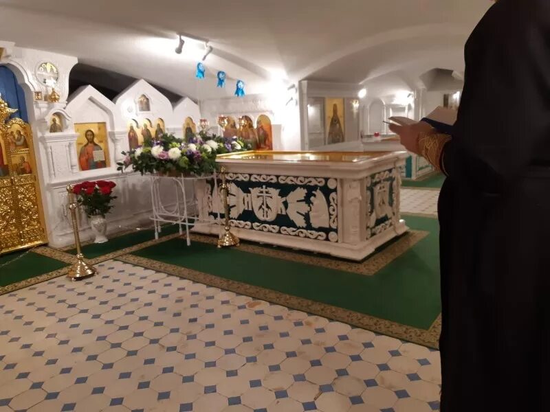 Мощи в санкт петербурге. Александро-невская лавра ковчег мощи. Ксении петербургской. Мощи в санкт петербурге. Мощи в санкт петербурге.