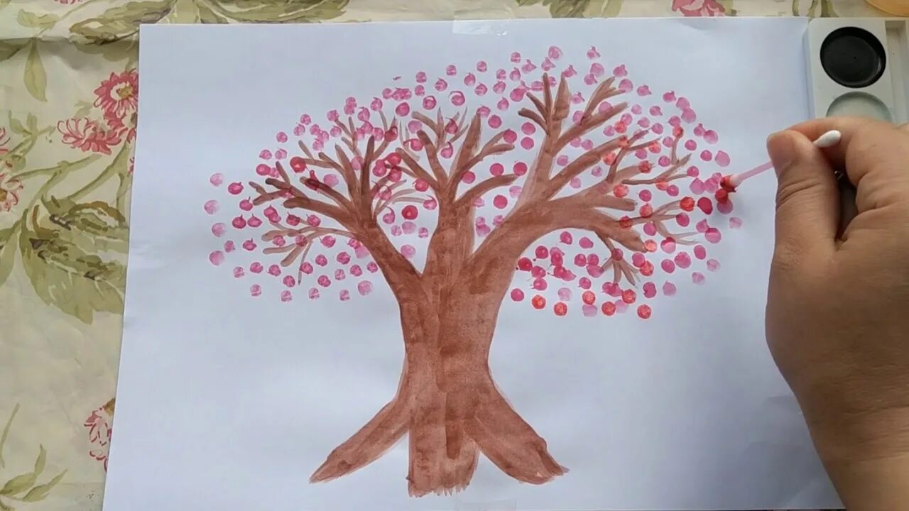 Рисование весеннее дерево средняя группа. Весеннее дерево ватными палочками. Дерево для рисования. Нетрадиционное рисование дерева. Рисование ватными палочками.