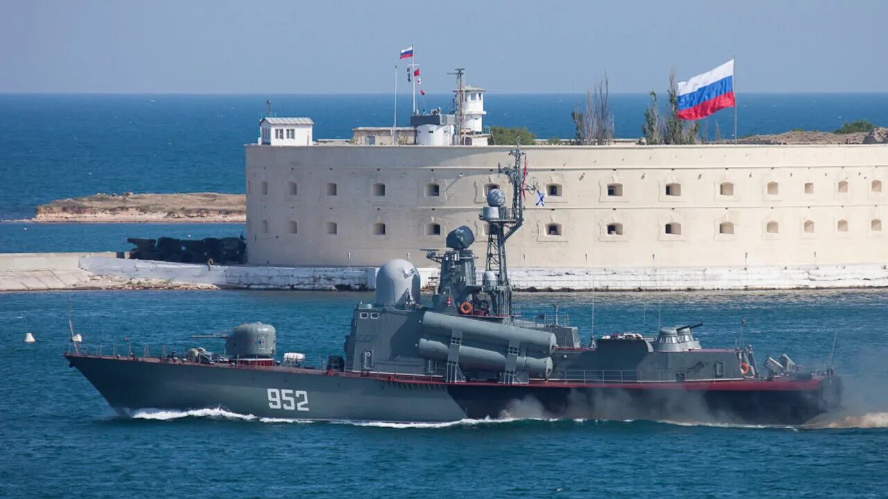 Главная база морского флота россии. База ВМФ РФ В Севастополе. Севастопольская база ВМФ. Крымская база Севастополь ВМФ. Севастополь база Черноморского флота России.