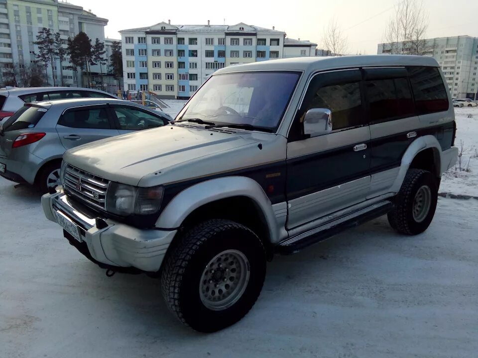 Авито россия мицубиси паджеро. Mitsubishi Pajero 1993. Митсубиси Паджеро 1993. Mitsubishi Pajero 2 1993. Митсубиси Паджеро 2 1993 года.