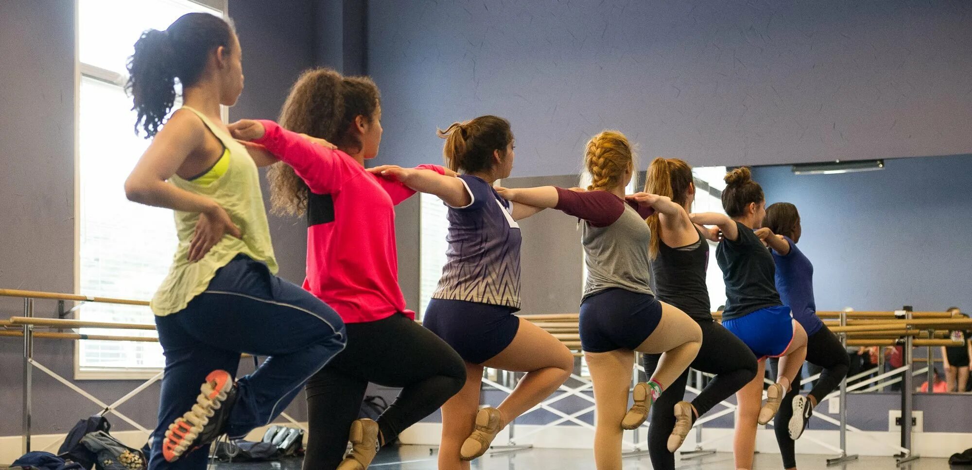 Квик степ танец. Танец на выпускной на степах. Танец со степами. Школа танца квик степ. Танец со степами.