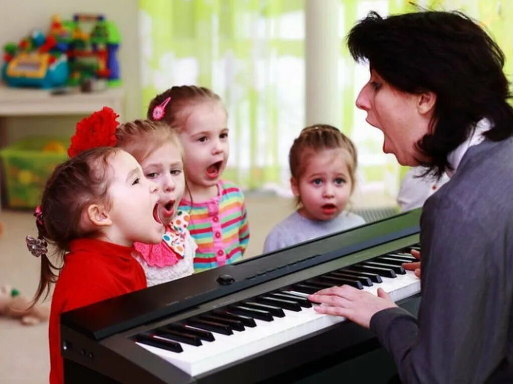 Слушать песню детский сад это домик. Музыкальное занятие в садике. Дошкольники на музыкальном занятии. Дети на музыкальном занятии. Музыкальное занятие в ДОУ.