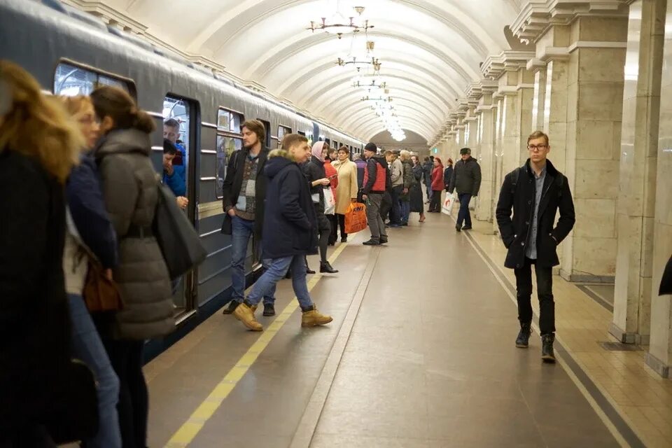 Чп на сокольнической линии метро сегодня. Московское метро. станции метро в москве. фотографии московского метро. поезд метро.