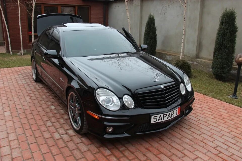 Авито купить мерседес 5 5. Мерседес w211 2005. Mercedes e class w211. Mercedes Benz w211 5.5 AMG. Мерседес Бенц 211 кузов.