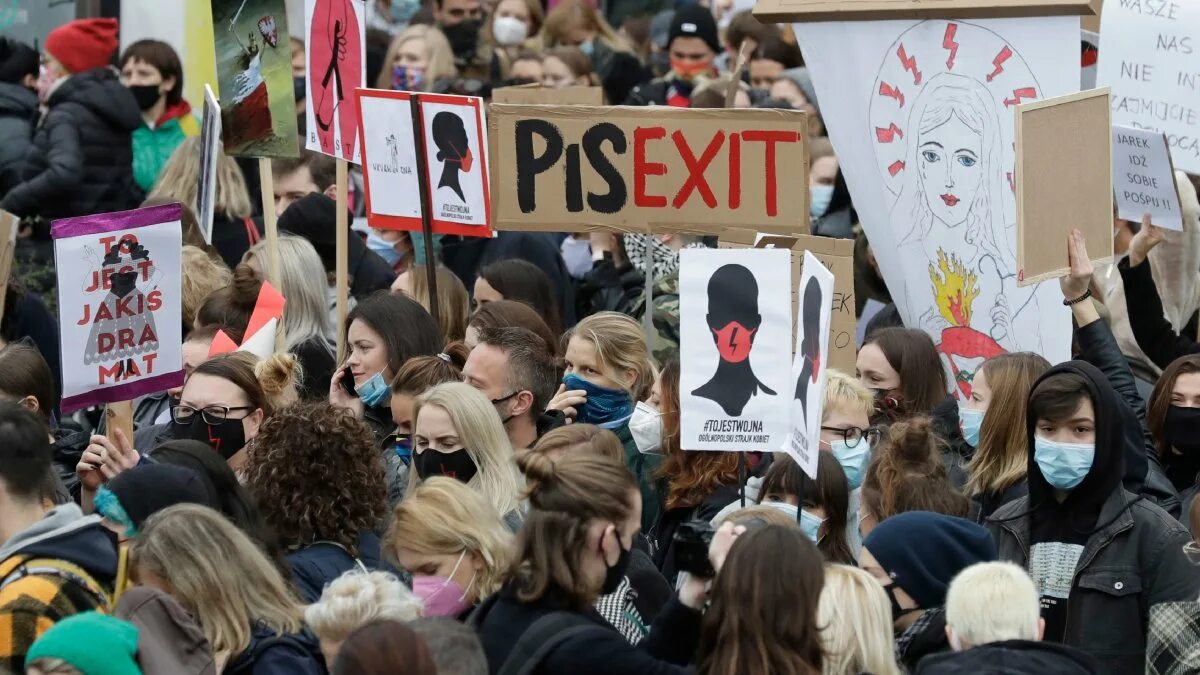 Протесты против запрета абортов. Митинг в Польше. Польские протесты. Митинги в Польше против абортов. Митинги в польше