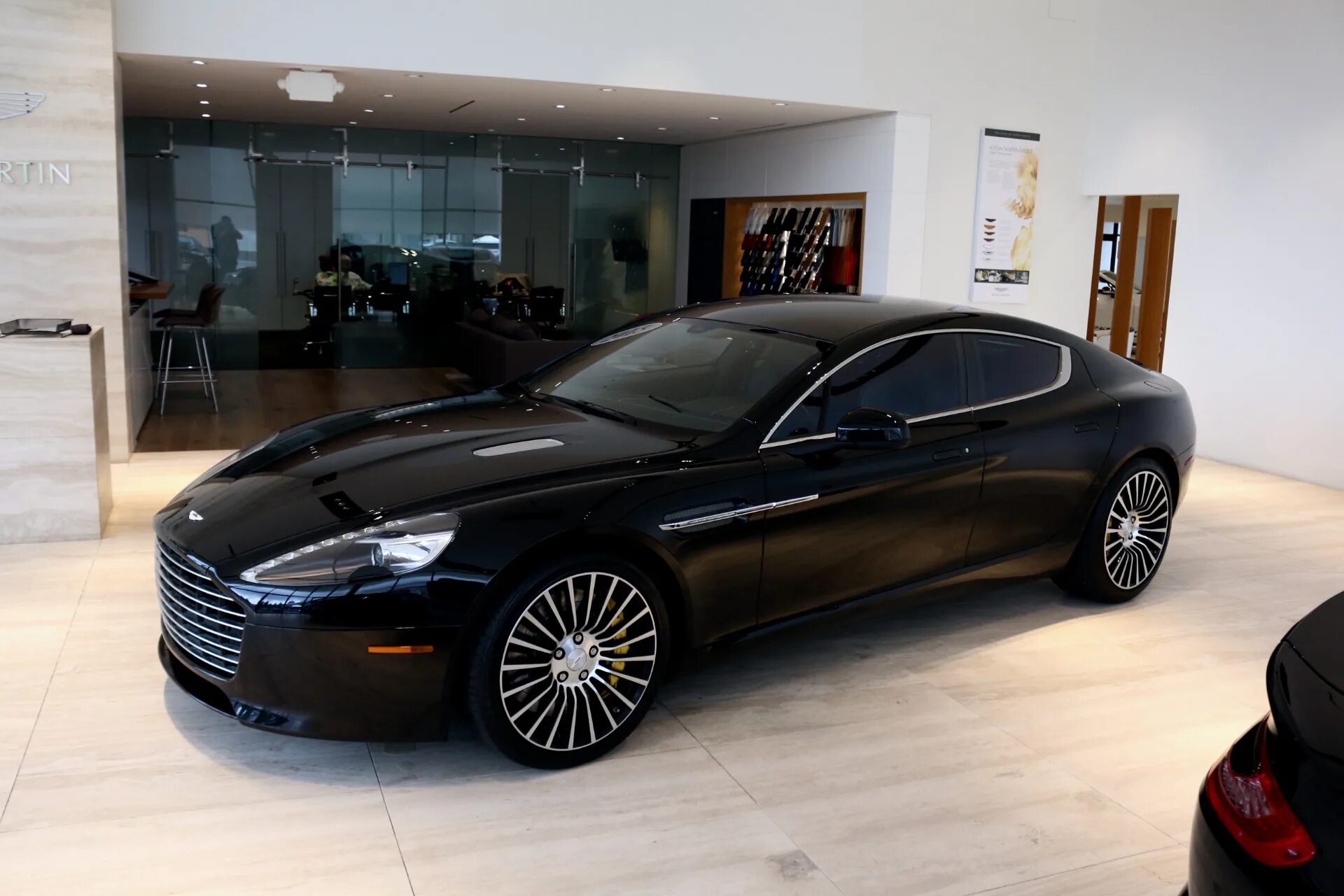 Aston Martin rapide. Автомобиль года бизнес класс