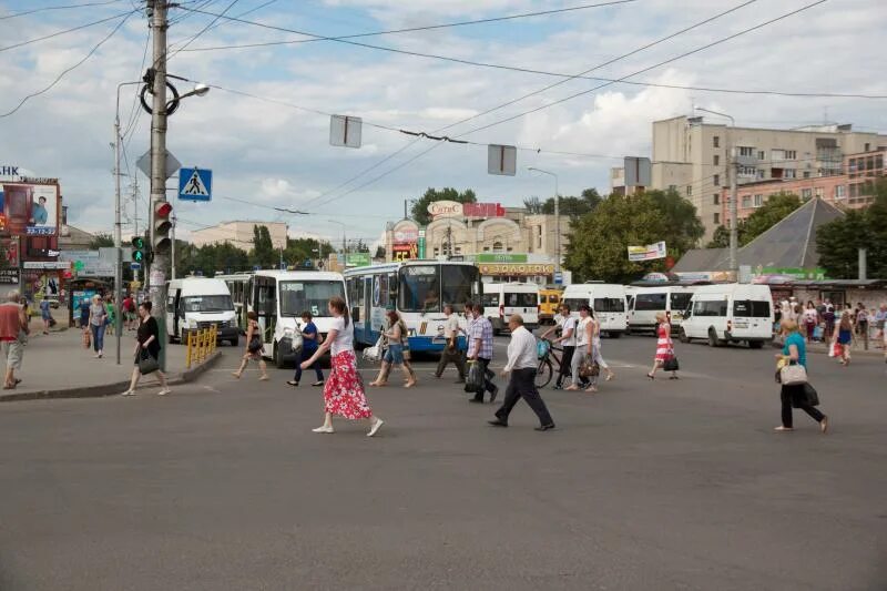 Посадка пассажиров в автобус. Центральный рынок пенза режим. Центральный рынок пенза транспорт. Центральный рынок пенза транспорт. Центральный рынок пенза транспорт.