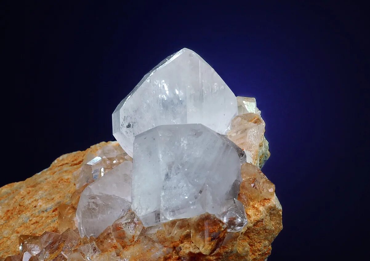 Siso4 минерал. минералы hd. спессартин кристалл. минералы в почве. минерал угитлар.