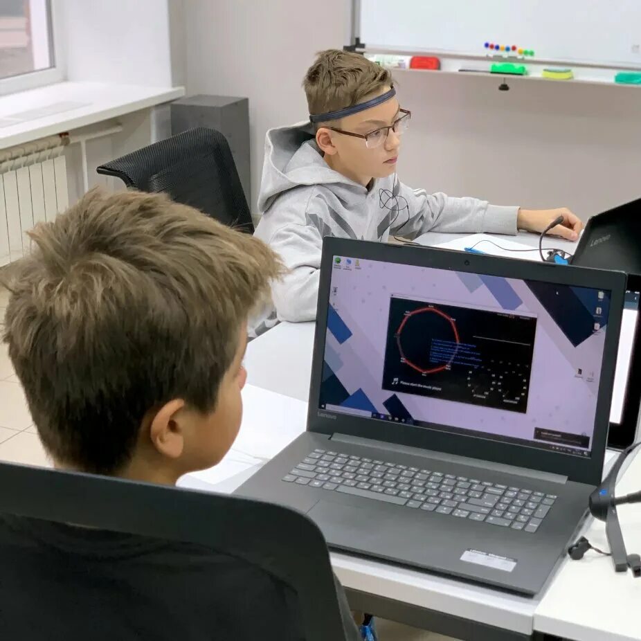 It команда разработчиков. Call center workstation. Центр развития мозга. Ios разработчик. Команда программистов.