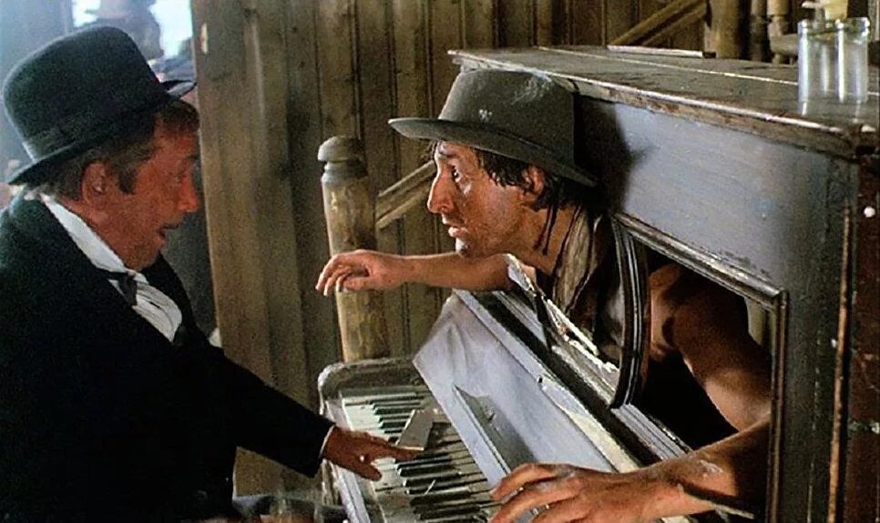Shoot the piano player. Олег Анофриев человек с бульвара Капуцинов. Человек с бульвара Капуцинов пианино. Тапер человек с бульвара Капуцинов. Олег Анофриев в фильме человек с бульвара Капуцинов.
