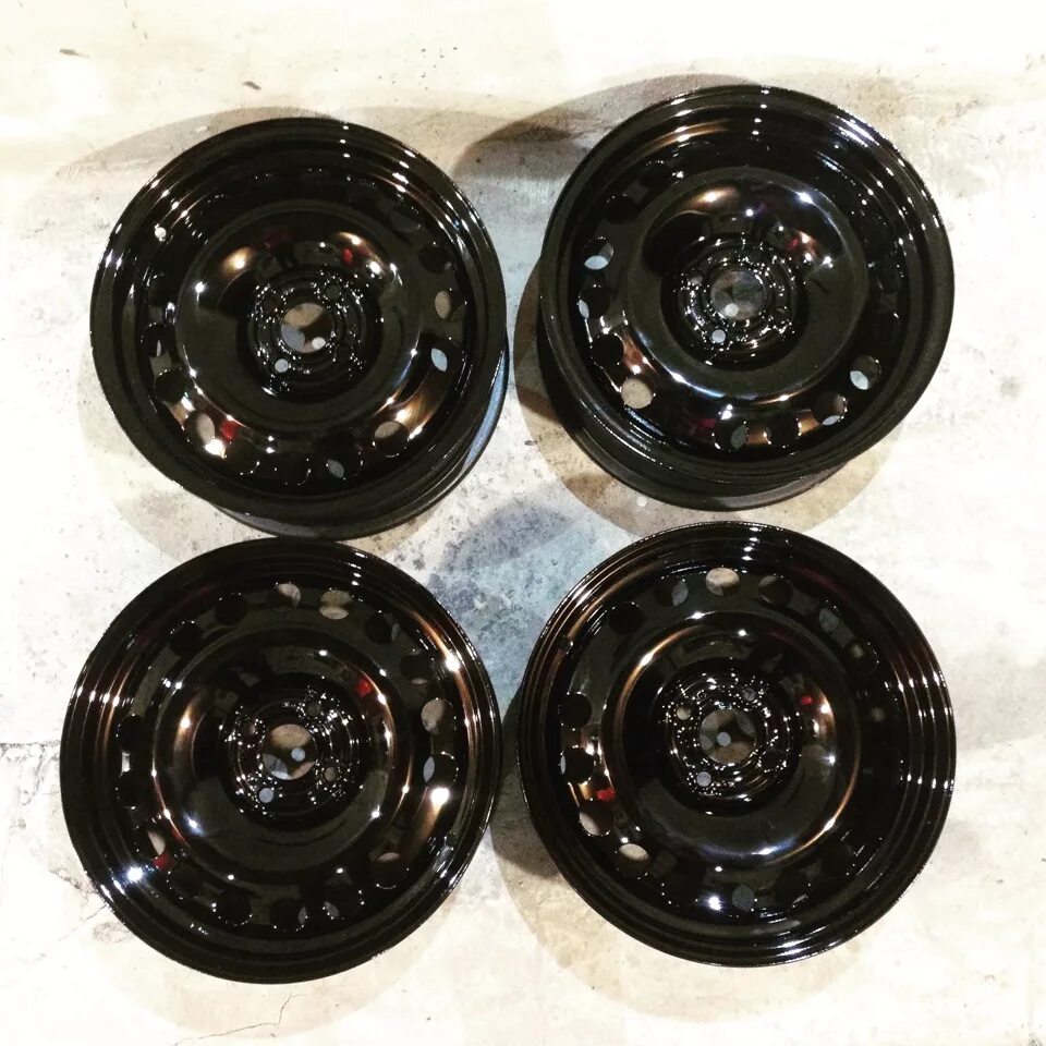 Болотные штампы тзск r15. Штампованные диски ваз черные 2д. Штампы р14 приора. Диск колеса 2170 r14 штамп. Штампованные диски черные.