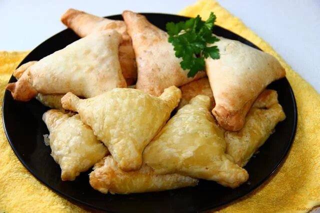 самбуса гижда. слоёная самбуса. бастела самса. самса рулет. самса из слоеного теста с фаршем.