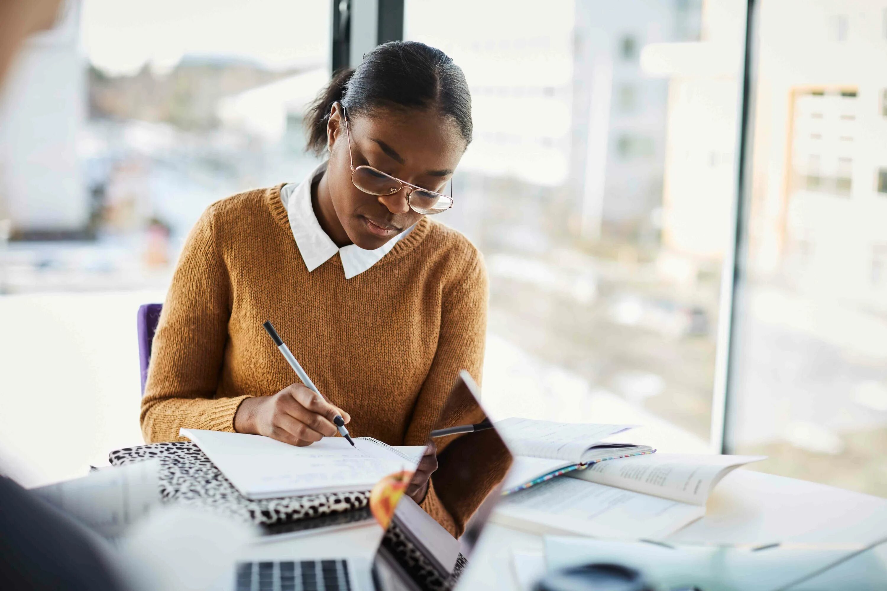 Study while. Student writing. student study writing. african woman writing. хобби по мнению ученых.