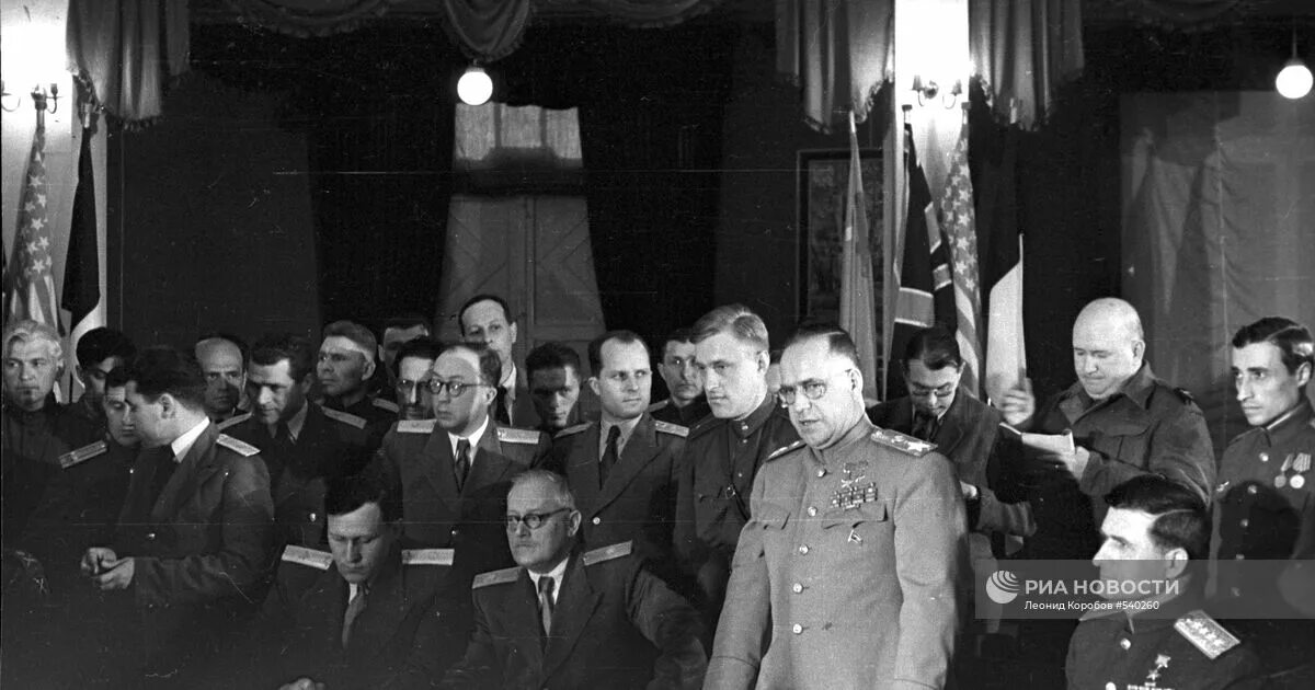 Германия после капитуляции. Жуков подписание капитуляции Германии 1945. Маршал Жуков капитуляция.