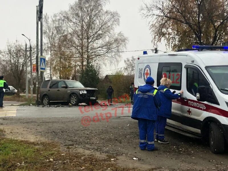 Нападение в ногинске. Дорожное происшествие Ногинск. Авария в поселке Обухово.