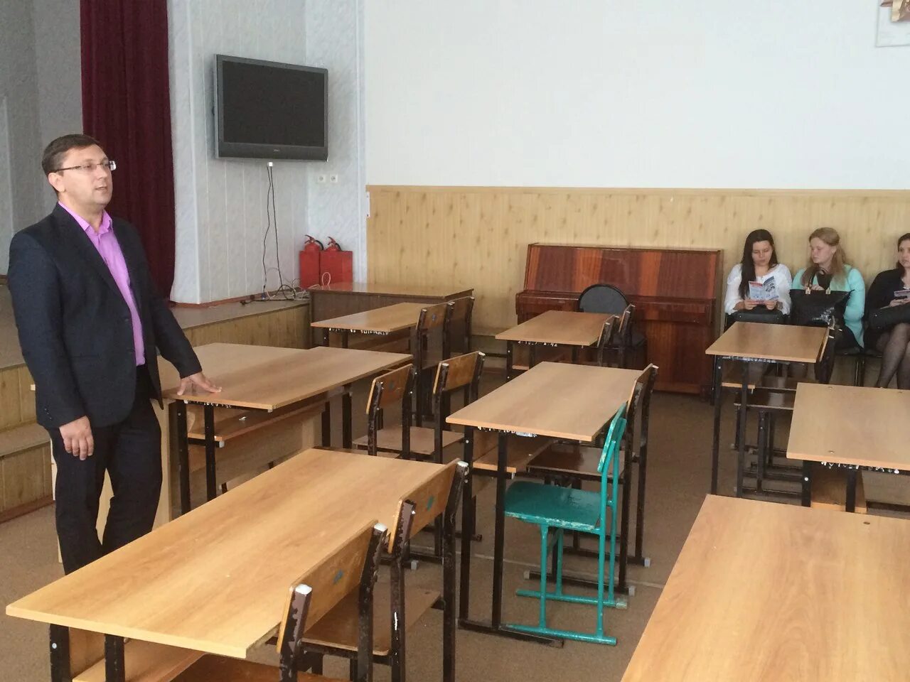 девочка химик. открытие лаборатории для школьников. учителя липецкой школы серпуховского района. школа 26 липецк. липецкая областная кадетская школа.