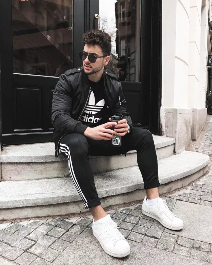 Костюм с черными кроссовками. Nemanja Grujic. Adidas Pants outfit men. Адидас Sneakers. Адидас аутфит мужской.