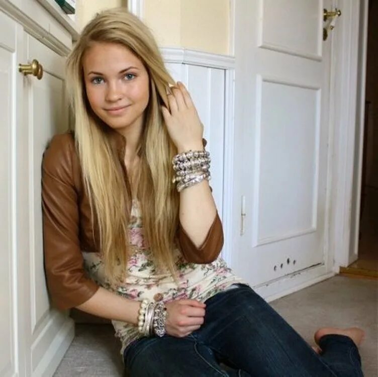 Emilie Nereng. Блондинка домашнее муж