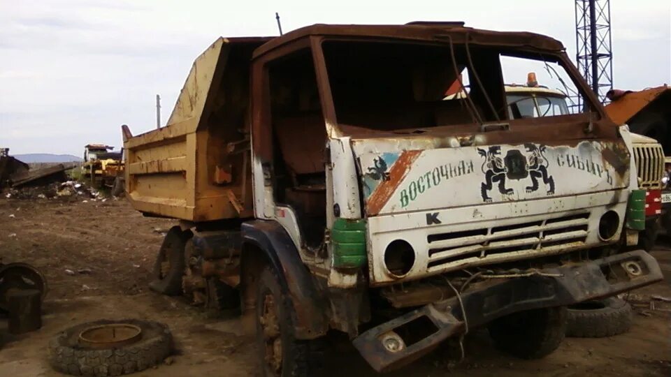 Камаз старик. Камаз 5511 ржавый. камаз 5410 ржавый. заброшенные камаз 55111. камаз 55111 ржавый.